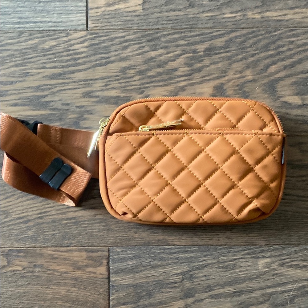 🖤3/$10 NWOT Quilted Tan Crossbody Bag